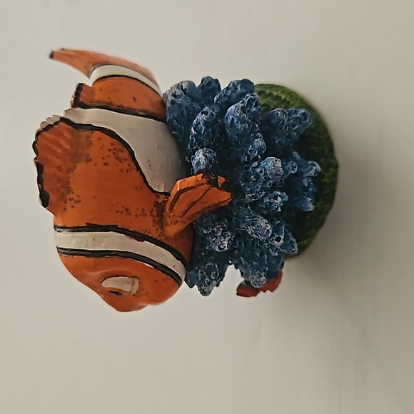 Finding Nemo fish tank decoration - Picture 3 of 7